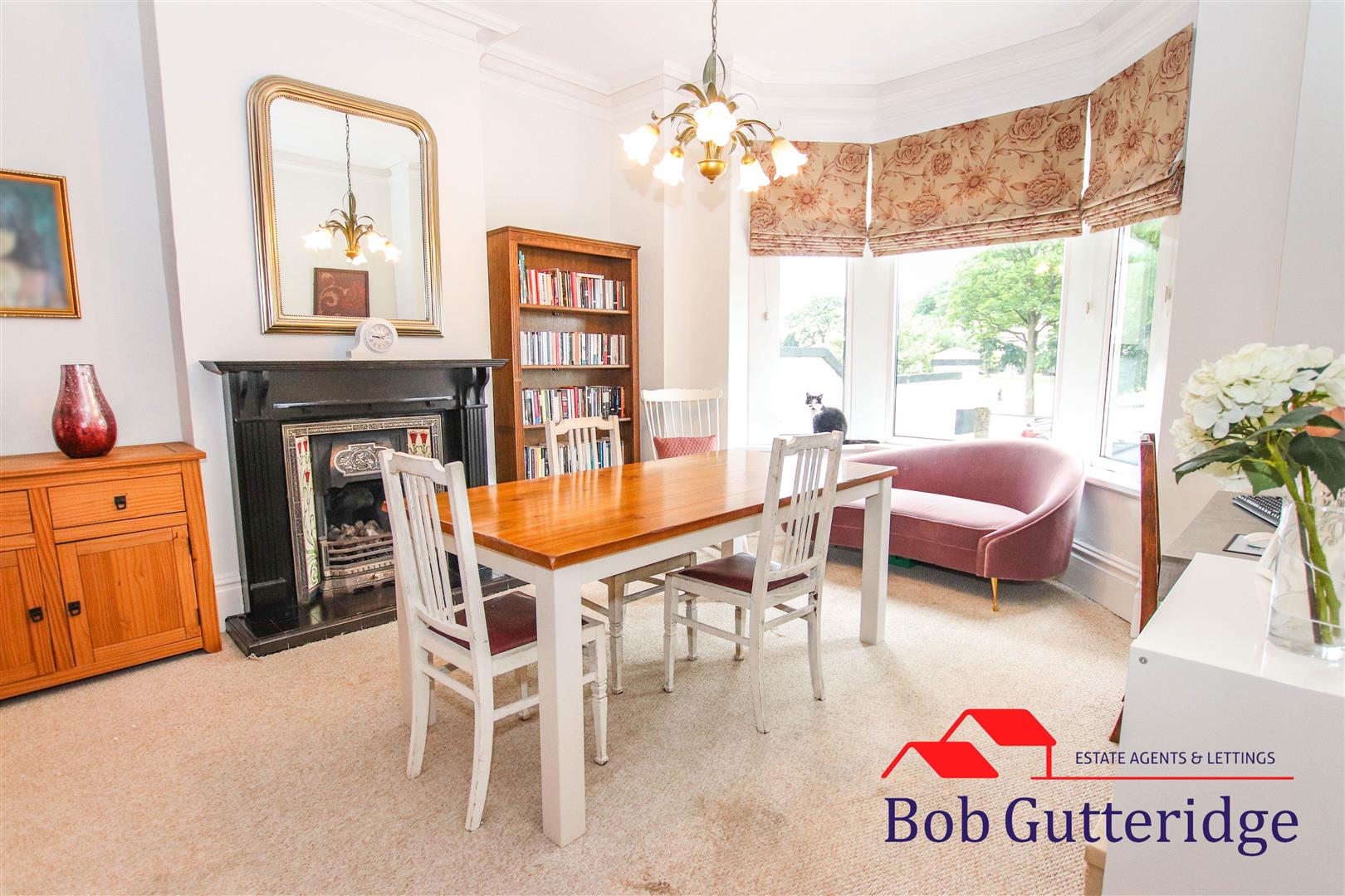 BAY FRONTED DINING ROOM